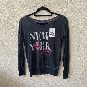 Chaser Revolve Top Black “NEW YORK XOXO" Lips Long Sleeve Sweater NEW Small